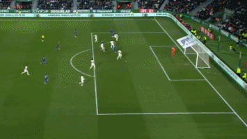 东契奇生涯已连续111场比赛命中三分，位列NBA第五长纪录