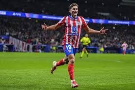 利物浦官网仅放萨拉赫抢圈训练图，未展示其与队友拥抱镜头